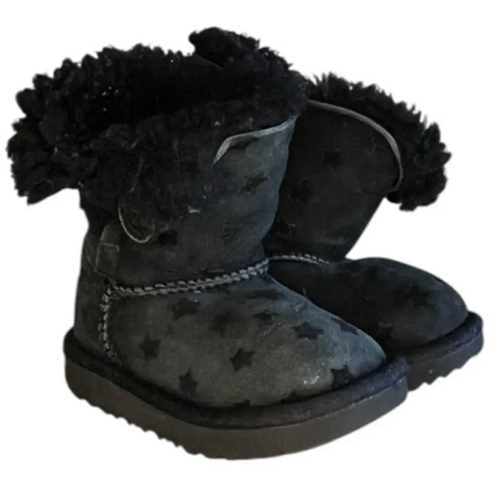 Girls UGG Bailey Button II Star Suede Faux Fur Lined Snow Boot Size 6 Black